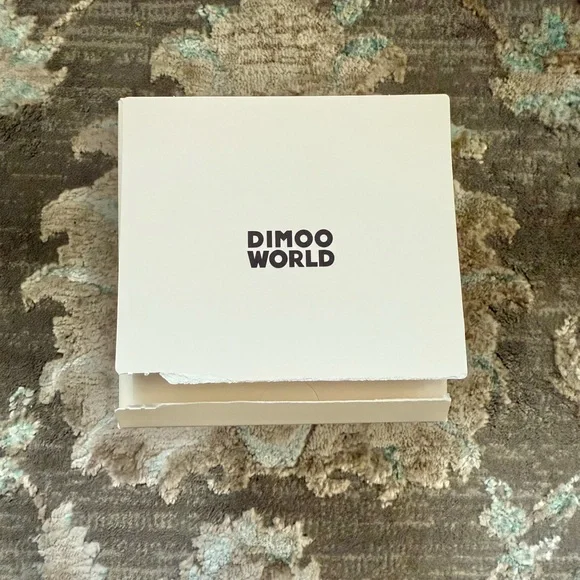 POP MART DIMOO WORLD x DISNEY Series Vinyl Plush Keychain - Daisy’s Gift - Picture 2 of 7